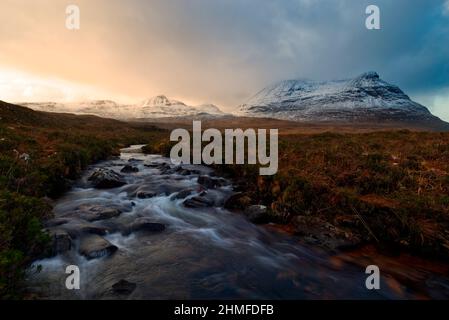 Quinag Berg unter einem launischen Himmel, Sutherland Stockfoto