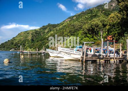 Transport Lancha auf dem Atitlan See, Guatemala Stockfoto