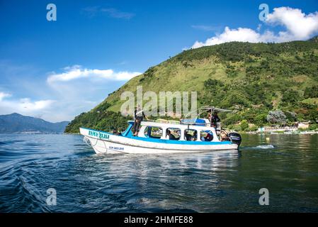 Transport Lancha auf dem Atitlan See, Guatemala Stockfoto