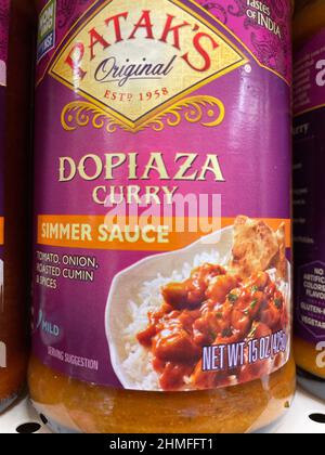 Grovetown, GA USA - 01 01 22: Indische Küche Lebensmitteleinzelhandel Regal Pataks Dopiaza Sauce Stockfoto