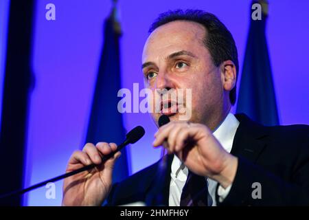 Paris, Frankreich. 09th. Februar 2021. Jean-Christophe Lagarde, französischer Parlamentsabgeordneter und Präsident der zentristischen Union der Demokraten und Unabhängigen (UDI), hält am 9. Februar 2022 im Maison de la Chimie in Paris eine Rede während des Treffens der Unterstützungskomitees der Präsidentschaftskandidatin der Les Republicains (LR), Valerie Pecresse. Foto von Victor Joly/ABACAPRESS.COM Quelle: Victor Joly/Alamy Live News Stockfoto