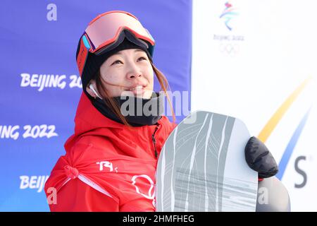 Zhangjiakou, Hebei, China. 9th. Februar 2022. Sena Tomita (JPN) Snowboarden: Halfpipe-Qualifikation der Frauen während der Olympischen Winterspiele 2022 in Peking im Genting Snow Park in Zhangjiakou, Hebei, China . Kredit: YUTAKA/AFLO SPORT/Alamy Live Nachrichten Stockfoto