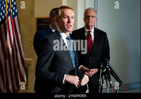 Washington, Usa. 09th. Februar 2022. US-Senator James Lankford (R-OK) sprach auf einer Pressekonferenz, auf der die Republikaner im Senat über Verbrechen in den Vereinigten Staaten sprachen. Kredit: SOPA Images Limited/Alamy Live Nachrichten Stockfoto