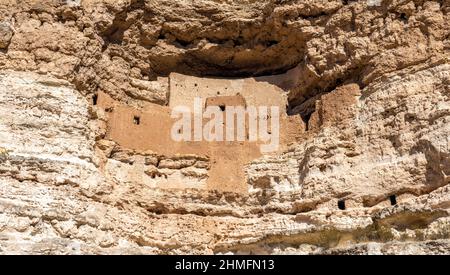 Das Montezumas Castle National Monument war ein historisches Indianer-Klippenhaus in Arizona. Stockfoto