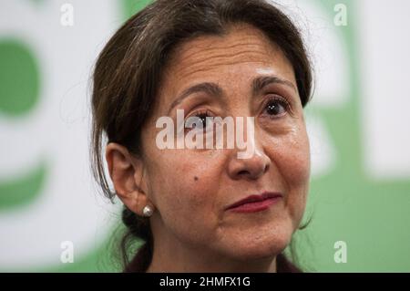 Die französisch-kolumbianische Politikerin Ingrid Betancourt von der politischen Partei Partido Verde Oxigeno spricht während einer Pressekonferenz über ihre Kandidatur für den Präsidentschaftskandidatur am 9. Februar 2022 im Hauptquartier der politischen Partei in Bogota, Kolumbien. Kolumbien soll am 29. Mai seine Präsidentschaftswahlen abhalten. Stockfoto