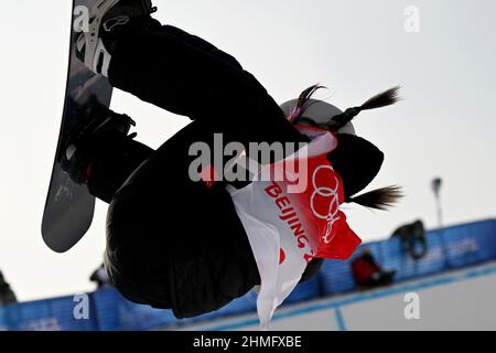 Zhangjiakou, China. 10th. Februar 2022. Olympische Spiele, Snowboard, Halfpipe, Frauen, Finale, Im Genting Snow Park. JiaYu Liu aus China in Aktion. Quelle: Angelika Warmuth/dpa/Alamy Live News Stockfoto