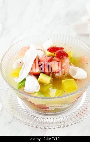 Sup Buah, Mixed Fruit with Sugar Sirup and Milk for Dessert Ramadan Stockfoto