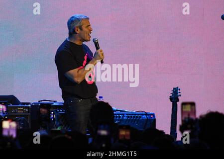 Los Angeles, USA. 09th. Februar 2022. Andy Cohen bei SiriusXM und Pandoras Small Stage Series Show im Hollywood Palladium in Los Angeles, CA am Mittwoch, den 9. Februar 2022. (Foto von Conor Duffy/Sipa USA) Quelle: SIPA USA/Alamy Live News Stockfoto