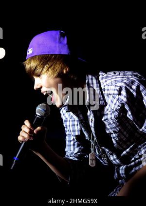 HOLLYWOOD, KALIFORNIEN. - 14. Februar: Justin Bieber tritt am 14. Februar 2010 im Hollywood Palladium in Hollywood, Kalifornien, auf. Quelle: Jeffrey Mayer/ Rock Negative / MediaPunch Stockfoto