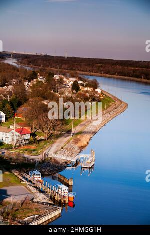 Chesapeake City liegt an einem funktionierenden kommerziellen Kanal, der die Chesapeake Bay mit dem Delaware River, dem C&D Canal, Maryland verbindet. Stockfoto