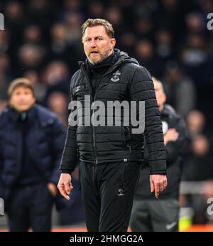 London, Großbritannien. 09th. Februar 2022. Southampton-Manager Ralph Hasenhuttl während des Spiels im Tottenham Hotspur Stadium. Bildnachweis: © Mark Pain / Alamy Live Nachrichtengutschein: Mark Pain/Alamy Live News Stockfoto