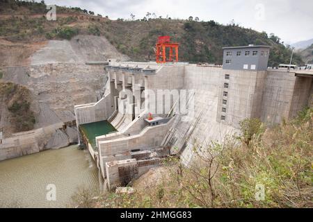 Ban Chat Wasserkraftwerk, der Damm wird auf Muong Kim Kommune gebaut, als Uyen Town, Lai Chau, Vietnam. Stockfoto