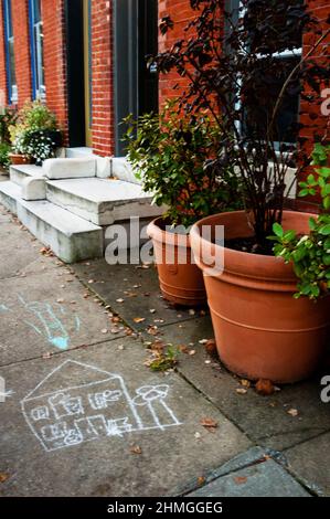 Marmortreppen, auch „Stops“ genannt, sind ein ikonisches Merkmal der Reihenhäuser in Baltimore. Stockfoto