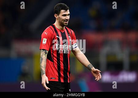 Mailand, Italien. 09. Februar 2022. Alessio Romagnoli vom AC Mailand reagiert während des Fußballspiels Coppa Italia zwischen dem AC Mailand und der SS Lazio. Kredit: Nicolò Campo/Alamy Live Nachrichten Stockfoto