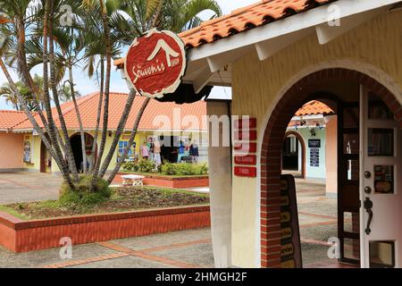 Geschäfte am Kreuzfahrtterminal Pointe Seraphine, Castries, Saint Lucia, Windward Islands, Lesser Antillen, Westindien, Karibisches Meer Stockfoto