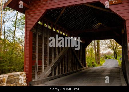 Roddy Road Covered Bridge in Thurmont am Owens Creek in Maryland. Stockfoto