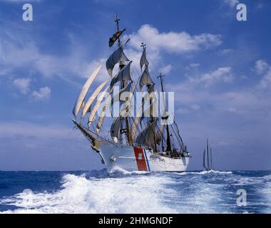 Das amerikanische Tall Ship, Barque Eagle, im Atlantischen Ozean Tall Ships' Race. Stockfoto