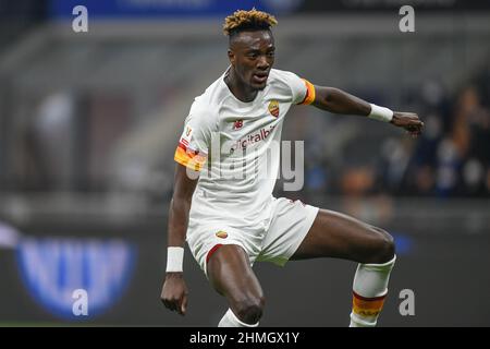 Mailand, Italien. 08th, Februar 2022. Tammy Abraham (9) aus Roma beim Coppa Italia-Spiel zwischen Inter und Roma bei Giuseppe Meazza in Mailand. (Bildnachweis: Gonzales Photo - Tommaso Fimiano). Stockfoto