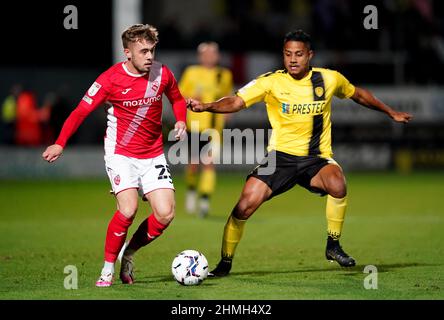 Aktenfoto vom 15-10-2021 von Alfie McCalmont (links). Morecambe-Manager Stephen Robinson wird Alfie McCalmont für den Besuch von Sky Bet League One Rivals Gillingham in die Startelf zurückholen. Ausgabedatum: Donnerstag, 10. Februar 2022. Stockfoto