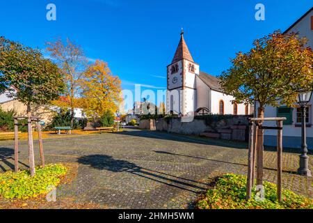 Katholische Pfarrkirche St. Maria und St. Lucia in Filzem-Hamm bei Konz, Saartal, Saarburger Land, Naturpark Saar-Hunsrück, Rheinland-Pfalz, Deutschland Stockfoto