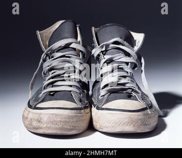 Chuck Taylor All Star Chucks, ein aus Vorbesitz gefertigtes Paar des erfolgreichsten Schuhmodells der Geschichte Stockfoto