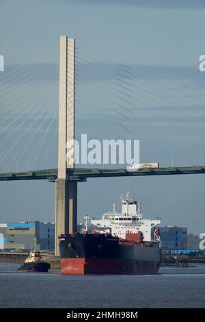 Der Öltanker Alexandros verlässt Purfleet Docks, Port of London. Stockfoto