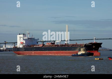 Der Öltanker Alexandros verlässt Purfleet Docks, Port of London. Stockfoto