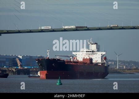 Der Öltanker Alexandros verlässt Purfleet Docks, Port of London. Stockfoto