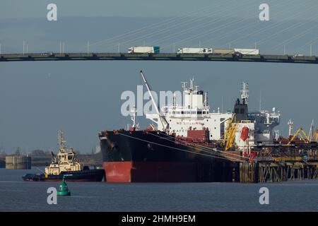 Der Öltanker Alexandros verlässt Purfleet Docks, Port of London. Stockfoto