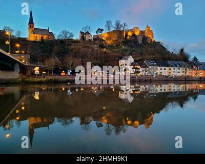 Burgruinen, evangelische Kirche und Unterstadt Staden, Saarburg, Saartal, Rheinland-Pfalz, Deutschland Stockfoto