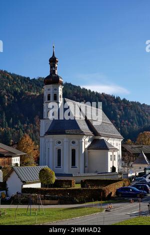 Deutschland, Bayern, Oberbayern, Landkreis Rosenheim, Chiemgau, Sachrang, Pfarrkirche St. Michael Stockfoto