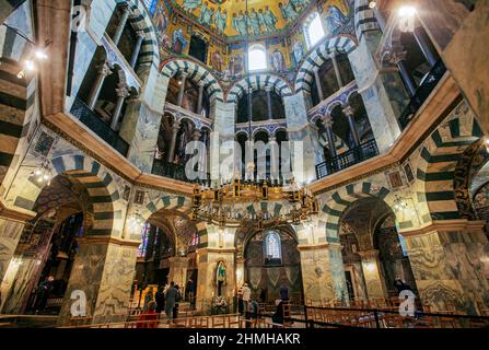 Innenansicht vom Achteck im Kaiserdom, Aachen, Nordrhein-Westfalen, Deutschland Stockfoto