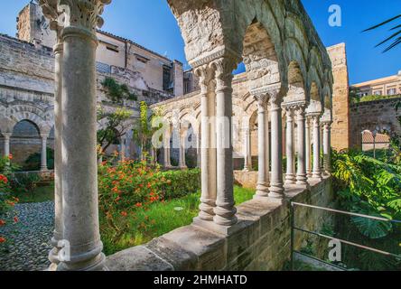 Kreuzgang der Kirche San Giovanni degli Eremiti, Palermo, Sizilien, Italien Stockfoto