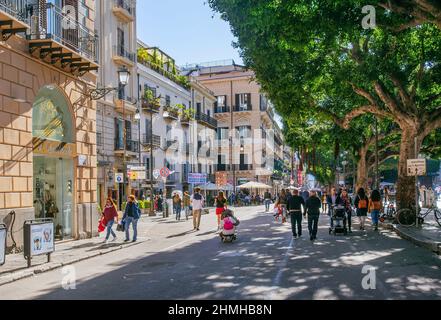 Fußgängerzone Via Maqueda im Zentrum der Altstadt, Palermo, Sizilien, Italien Stockfoto