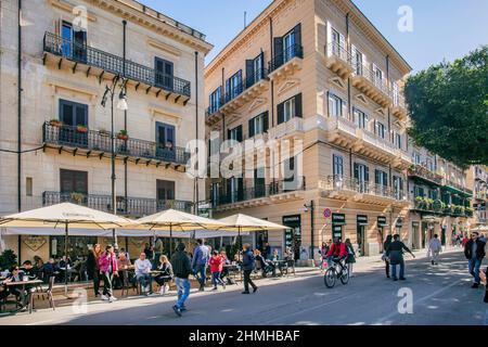 Fußgängerzone Via Maqueda im Zentrum der Altstadt, Palermo, Sizilien, Italien Stockfoto