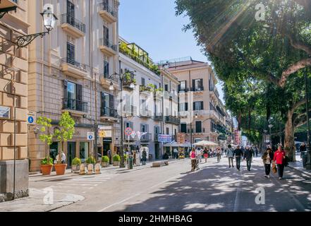 Fußgängerzone Via Maqueda im Zentrum der Altstadt, Palermo, Sizilien, Italien Stockfoto