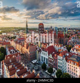 Luftbild Stadtbild Blick auf die Altstadt mit schönen bunten Gebäuden in Danzig, Polen Stockfoto