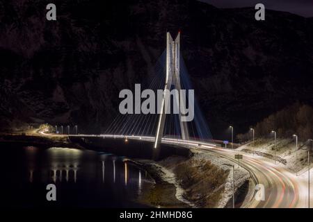 Die Kafjordbrücke der E6 im Winter bei Alta in Norwegen Stockfoto