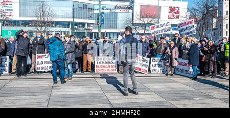 Eine kleine Gruppe von Bürgern protestierte heute, um ihre Unzufriedenheit über den Verlauf der Gespräche über das Wahlgesetz zum Ausdruck zu bringen Stockfoto