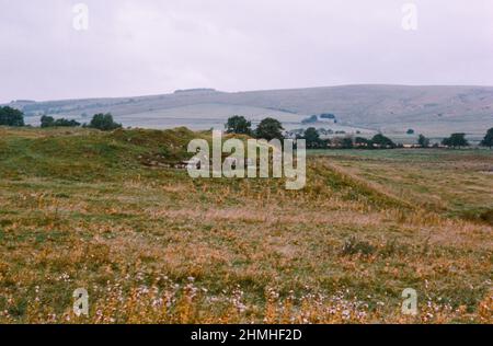 Habitancum - ein altes römisches Fort (Castrum) in Risingham, Northumberland, England. Die Festung war eine der Verteidigungsstrukturen entlang der Dere Street, einer römischen Straße, die von York nach Corbridge und weiter nach Melrose führt. Südöstlicher Winkel. Archivscan von einem Dia. Februar 1975. Stockfoto