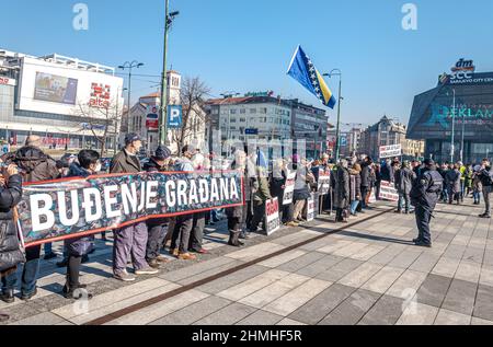 Eine kleine Gruppe von Bürgern protestierte heute, um ihre Unzufriedenheit über den Verlauf der Gespräche über das Wahlgesetz zum Ausdruck zu bringen Stockfoto