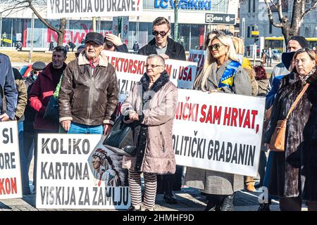 Eine kleine Gruppe von Bürgern protestierte heute, um ihre Unzufriedenheit über den Verlauf der Gespräche über das Wahlgesetz zum Ausdruck zu bringen Stockfoto