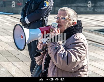 Eine kleine Gruppe von Bürgern protestierte heute, um ihre Unzufriedenheit über den Verlauf der Gespräche über das Wahlgesetz zum Ausdruck zu bringen Stockfoto