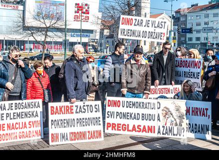 Eine kleine Gruppe von Bürgern protestierte heute, um ihre Unzufriedenheit über den Verlauf der Gespräche über das Wahlgesetz zum Ausdruck zu bringen Stockfoto