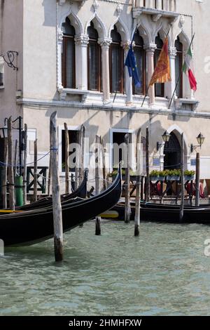 Hoteleingang am Canale Grande in Venedig, Italien Stockfoto