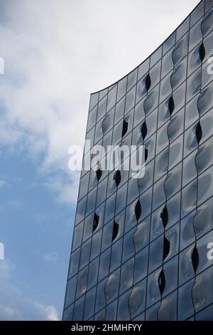 Detailansicht der Fassade der Elbphilharmonie in Hamburg Stockfoto