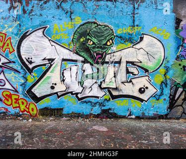 Street Art on Wall im Mauer Park, Prenzlauer Berg, Berlin, Deutschland. Diese ständig wechselnde Galerie war Teil der ehemaligen Berliner Grenzmauer Stockfoto