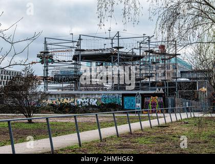 MountMitte - Abenteuerpark mit Hochseilkletterrahmen & Hindernisparcours für alle Altersgruppen in Mitte, Berlin, Deutschland Stockfoto