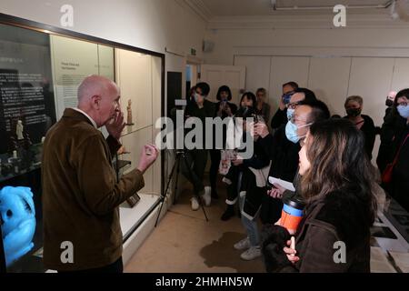 Neue Ausstellung untersucht die Faszination für China, die Sigmund Freuds Leben, Arbeit und Haustiere beeinflusst .. Freud und China untersucht die Verwendung von Freudschen Themen durch chinesische Schriftsteller und Künstler, den Platz Chinas in Freuds eigenem Geist und die Psychologie in China heute. Die Ausstellung wird von einem dynamischen öffentlichen Programm mit Seminaren, Vorträgen und Veranstaltungen begleitet, Einschließlich einer multidisziplinären Konferenz zum Buddhismus und einer Reihe von interaktiven Veranstaltungen in Zusammenarbeit mit der chinesischen Gemeinschaft in London. Freud und China wird von Craig Clunas, emeritierter Professor für Geschichte und Kunst, kuratiert. Stockfoto