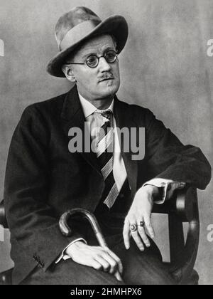 James Joyce (1882-1941) einflussreicher irischer Schriftsteller, dessen Roman Ulysses weithin als eines der wichtigsten Werke der modernistischen Literatur gilt. Stockfoto